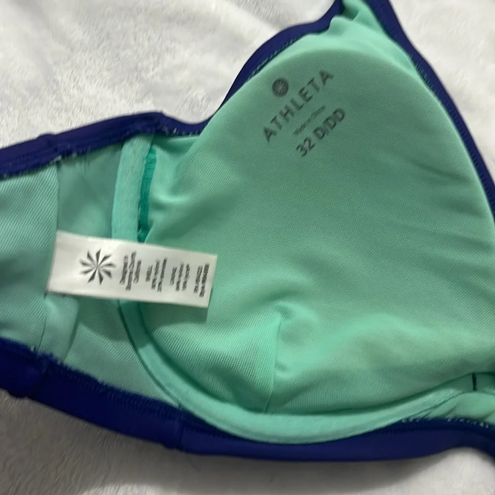 Athleta Women’s Bikini Top Size 32D or 32DD Blue Halter Tie Neck Underwire